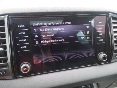 Skoda Karoq 1.5 Sportline*DSG*LED*PANO*SHZ*AHK*CARPLAY