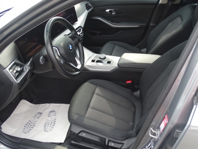 BMW 320 d xDrive*NAVI*LED*SHZG*DAB*LIVE COCKPIT*PDC*