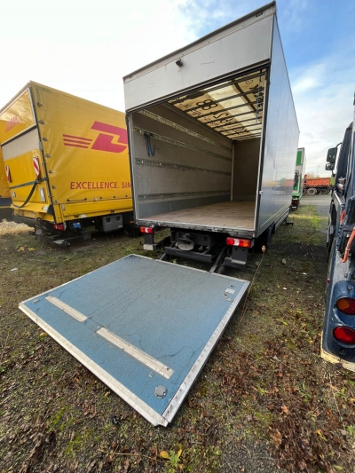 Mercedes-Benz Atego 818 L Möbelkoffer gr.Fhs+Sitzreihe