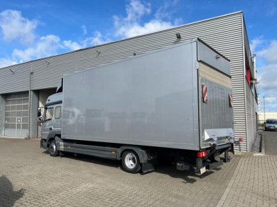 Mercedes-Benz Atego 818 L Möbelkoffer gr.Fhs+Sitzreihe