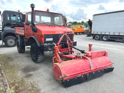 Mercedes-Benz Unimog U 424 Front+Heckhydraulik Besen 