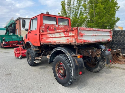 Mercedes-Benz Unimog U 424 Front+Heckhydraulik Besen 