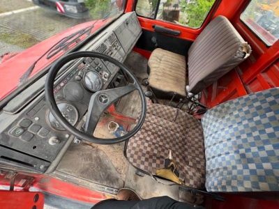 Mercedes-Benz Unimog U 424 Front+Heckhydraulik Besen 