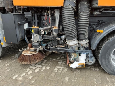 Mercedes-Benz Axor 1829 AK 4x4 AK+Streuer+Schild+Kehrmaschine