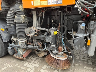 Mercedes-Benz Axor 1829 AK 4x4 AK+Streuer+Schild+Kehrmaschine