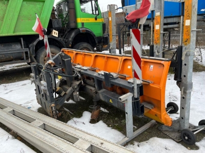 Mercedes-Benz Axor 1829 AK 4x4 AK+Streuer+Schild+Kehrmaschine