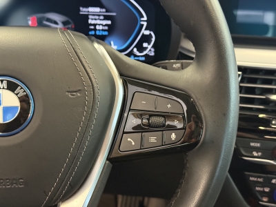 BMW 530 PlugIn*xDrive*Dig Cockpit*R.cam*SHZ*Navi*LED