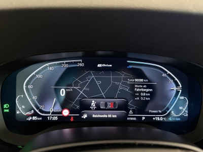 BMW 530 PlugIn*xDrive*Dig Cockpit*R.cam*SHZ*Navi*LED