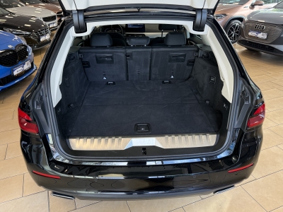 BMW 530 PlugIn*xDrive*Dig Cockpit*R.cam*SHZ*Navi*LED