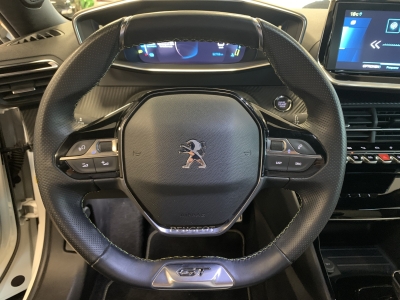 Peugeot 2008 e- GT*ACC*R.Cam*Teilleder*Ambiente*SHZ*WMP