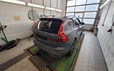 Volvo XC60 Ultimate Dark*AWD*B&W*Luftfederung*360*Pano