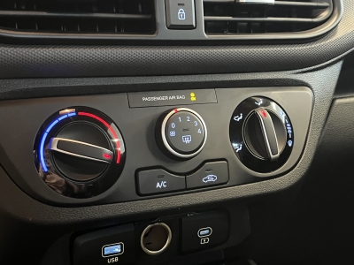 Hyundai i10 Pure dig.Cockpit Navi R.Cam PDC Klima DAB