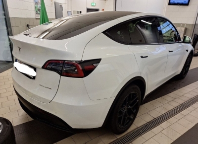 Tesla Model Y Long Range*AWD*Pano*WMP*ACC*SHZvorn+hint