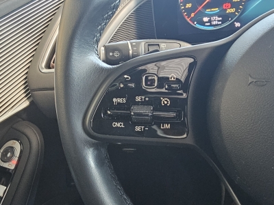 Mercedes-Benz EQC 400 4Matic Pano. LED R.Cam Navi Sound-System