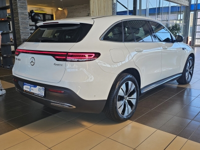 Mercedes-Benz EQC 400 4Matic Pano. LED R.Cam Navi Sound-System