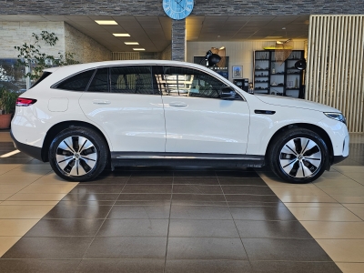 Mercedes-Benz EQC 400 4Matic Pano. LED R.Cam Navi Sound-System