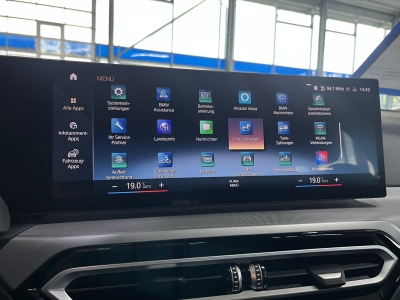 BMW 318 Sport*Shadow*Widescreen*R.Cam*AHK*SHZ*LED*