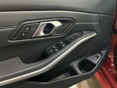 BMW 318 Sport*Shadow*Widescreen*R.Cam*AHK*SHZ*LED*