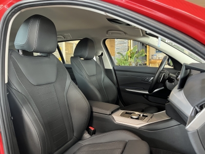 BMW 318 Sport*Shadow*Widescreen*R.Cam*AHK*SHZ*LED*