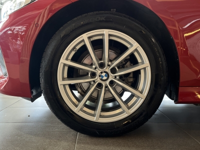 BMW 318 Sport*Shadow*Widescreen*R.Cam*AHK*SHZ*LED*