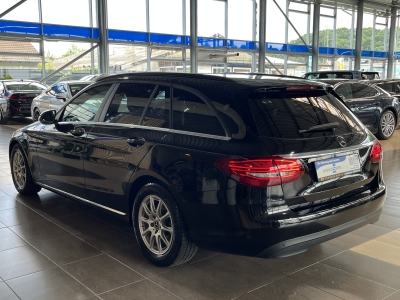 Mercedes-Benz C 220 d LED Navi R.Cam SHZ PDC DAB Sportfahrwerk