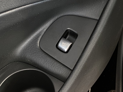 Mercedes-Benz E 300 Avantgarde WideScreen LED R.Cam Navi SHZ 