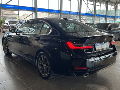 BMW 318 i Harman/Kardon 360°Cam LED Leder digCockpit