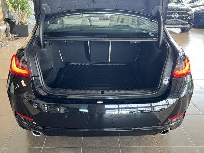 BMW 318 i Harman/Kardon 360°Cam LED Leder digCockpit