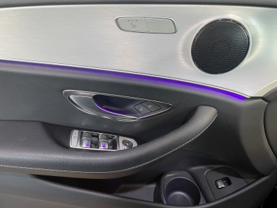 Mercedes-Benz E 300 de Avantgarde AHK LED R.Cam SHZ Navi