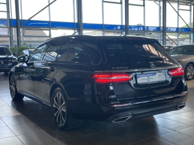 Mercedes-Benz E 300 de Avantgarde AHK LED R.Cam SHZ Navi