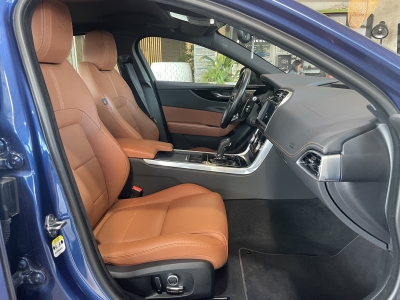 Jaguar XE R-Dynamic Black LED Leder 360°Cam Navi ACC