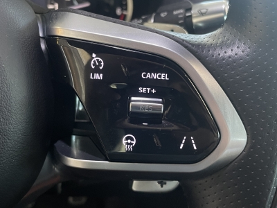 Jaguar XE R-Dynamic Black LED Leder 360°Cam Navi ACC