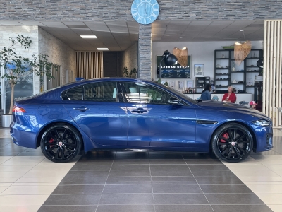 Jaguar XE R-Dynamic Black LED Leder 360°Cam Navi ACC