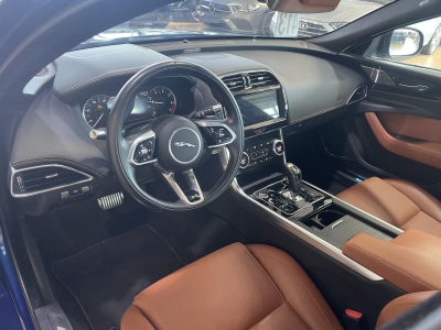 Jaguar XE R-Dynamic Black LED Leder 360°Cam Navi ACC