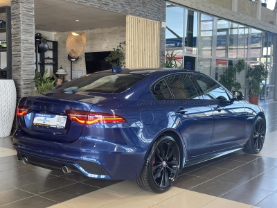 Jaguar XE R-Dynamic Black LED Leder 360°Cam Navi ACC