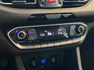 Hyundai i30 Edition 30+ LED Navi R.Cam SHZ PDC DAB+