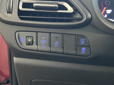 Hyundai i30 Edition 30+ LED Navi R.Cam SHZ PDC DAB+