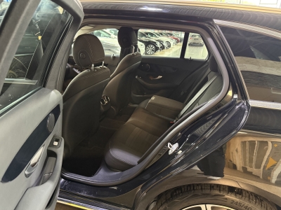 Mercedes-Benz C 300 e Avantgarde LED Navi R.Cam SHZ Tempomat 