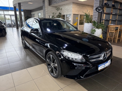 Mercedes-Benz C 300 e Avantgarde LED Navi R.Cam SHZ Tempomat 