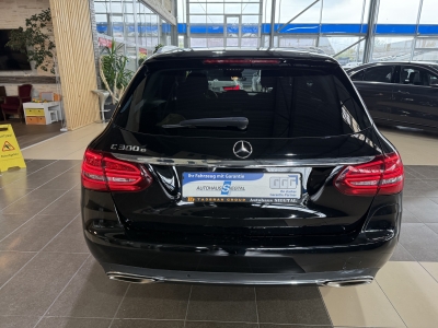 Mercedes-Benz C 300 e Avantgarde LED Navi R.Cam SHZ Tempomat 