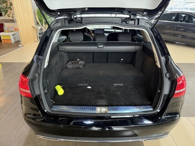 Mercedes-Benz C 300 e Avantgarde LED Navi R.Cam SHZ Tempomat 