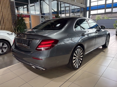 Mercedes-Benz E 350 Avantgarde*LED*Leder*Distronic +*R.Cam*Navi