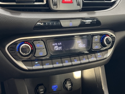 Hyundai i30 Trend SHZ R.Cam PDC Tempomat Spurassist. 