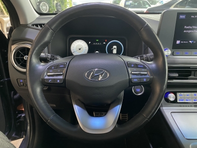 Hyundai KONA Select*dig.Cockpit*ACC*R.Cam*SHZ*SOH:99,7%