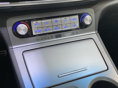 Hyundai KONA Select*dig.Cockpit*ACC*R.Cam*SHZ*SOH:99,7%