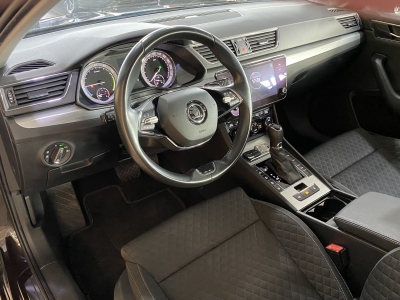 Skoda Superb Ambition iV Navi AHK PDC SHZ DAB+ DCC