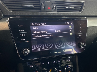Skoda Superb Ambition iV Navi AHK PDC SHZ DAB+ DCC