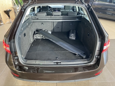Skoda Superb Ambition iV Navi AHK PDC SHZ DAB+ DCC