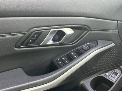 BMW 330 Advantage*G20*LED*Leder*Navi*CarPlay*Head-Up