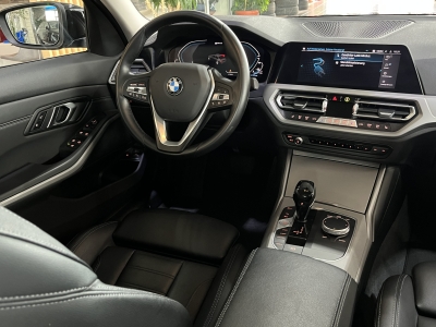 BMW 330 Advantage*G20*LED*Leder*Navi*CarPlay*Head-Up